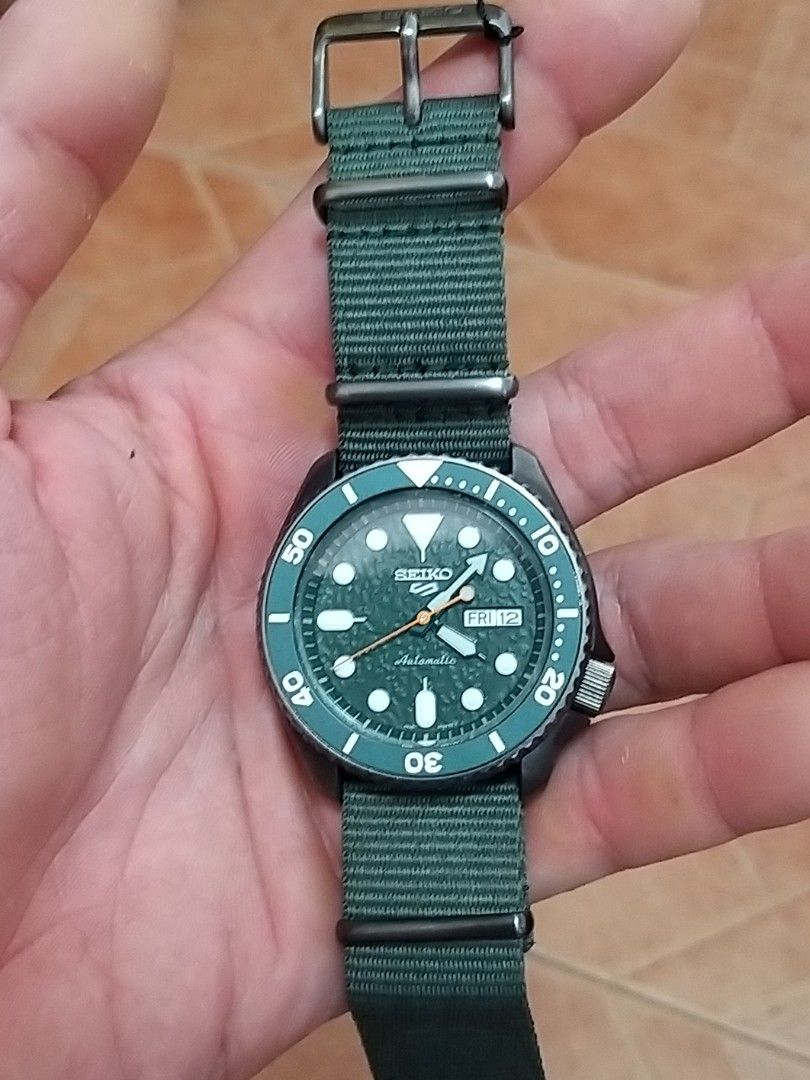 Authentic Seiko 5 Sports SRPD77K1 SKX Sports Style Automatic Green Dial  Green Nylon Strap, Men's Fashion, Watches & Accessories, Watches on  Carousell