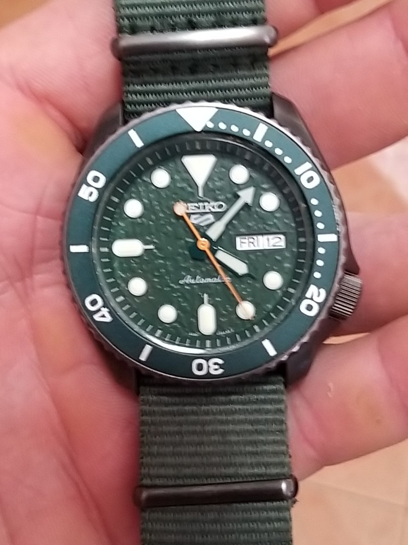 Authentic Seiko 5 Sports SRPD77K1 SKX Sports Style Automatic Green Dial  Green Nylon Strap, Men's Fashion, Watches & Accessories, Watches on  Carousell