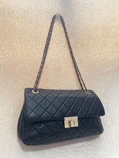Authentic Sisley Quilted Chain Bag ‼️brand new condition💯