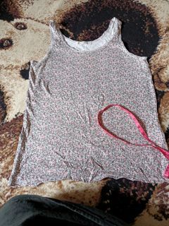 Baju  atasan bahan ngaret size M .merek Lowry's farm