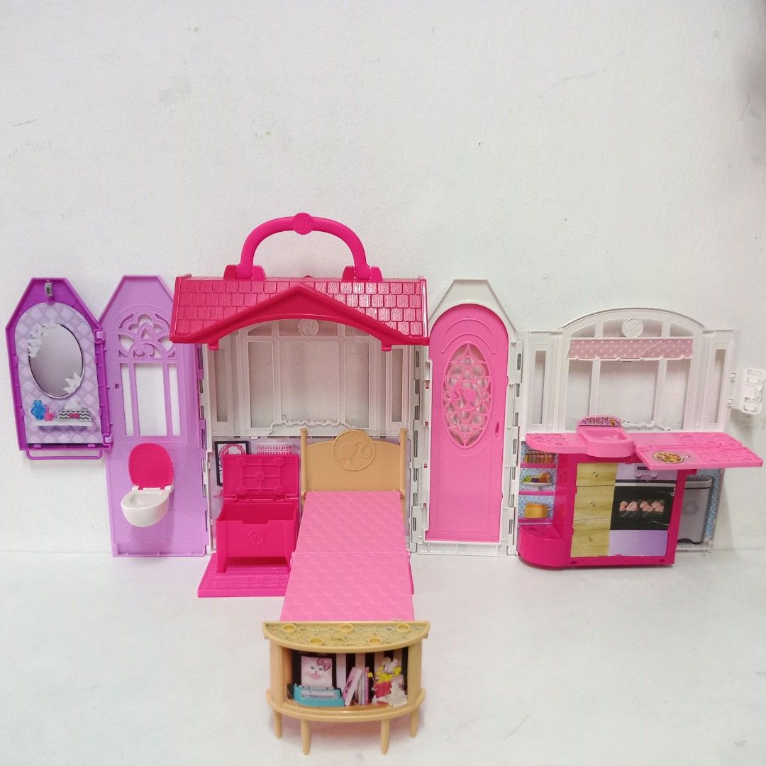 Barbie Portable Dollhouse, Hobbies & Toys, Toys & Games on Carousell