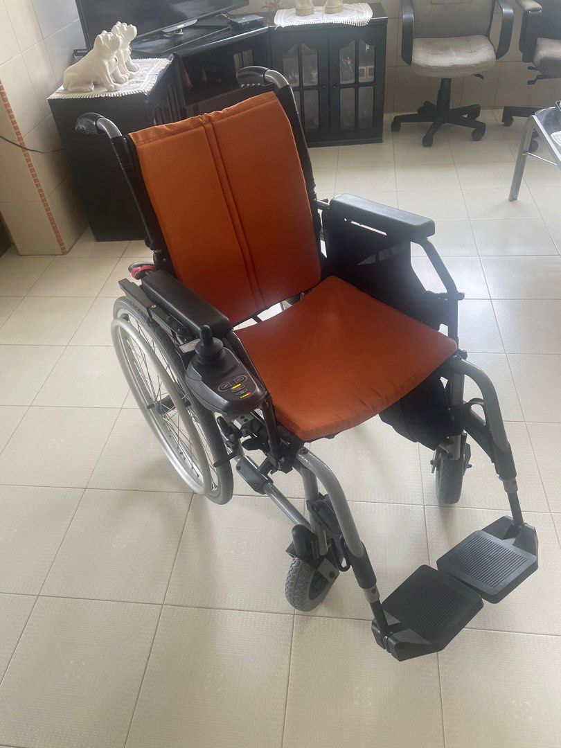 Battery operated wheelchair. Hardly used and in very good condition