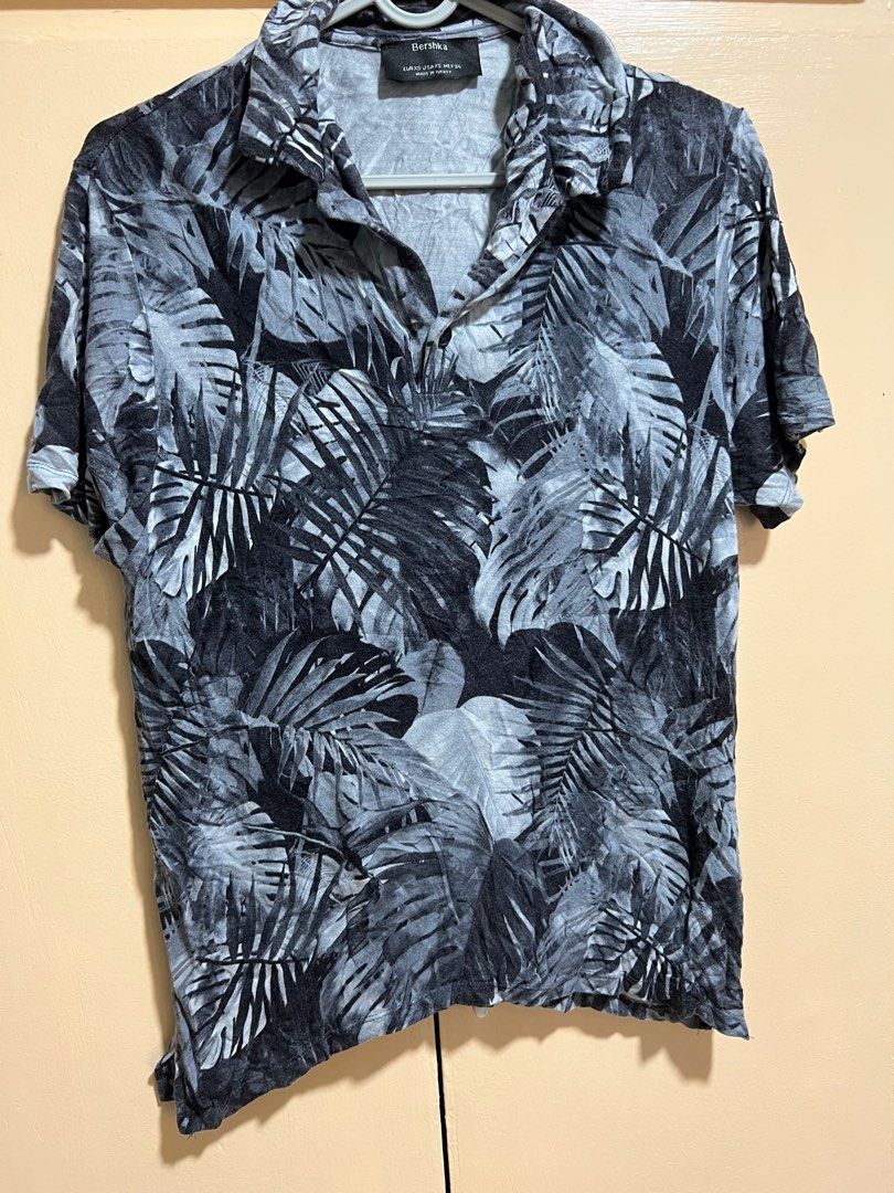 BERSHKA 2 for ₱600 (Category: Shirts) located in Pasay City. Submitted by giancarly (Listing ID 1221666768, Image 2). Description: RFS: Decluttering ‼️Please know items in my listing are OWNED/BOUGHT and NOT THRIFTED..
