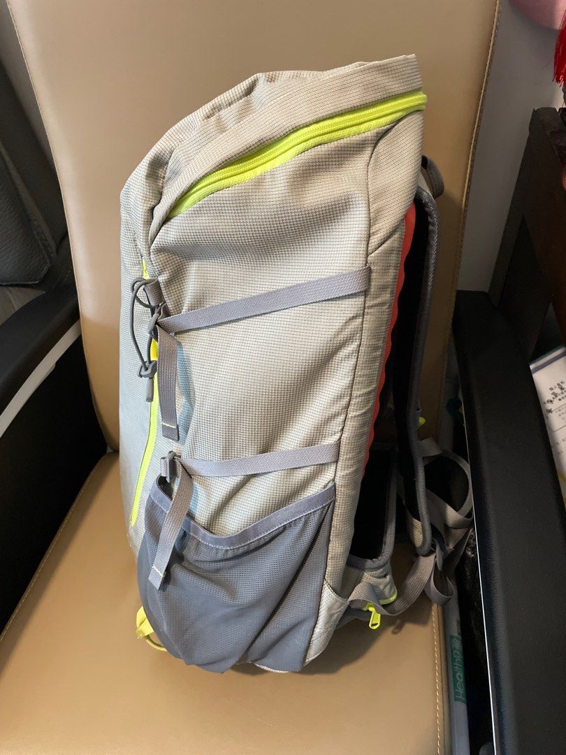 Bigpack Evolution 28L Backpack （分類：背包）位於 Hong Kong。 由 ashoesmaker 提交（商品編號 1221576847，圖片 2）。簡介： 少用 8成新 實用間格 size 28L 適合 行山或露營 。