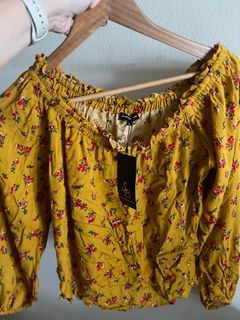 BNWT size S blouse runs big