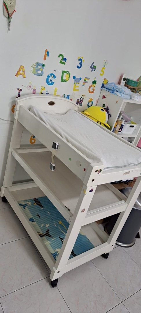 Baby bunting boori change table
