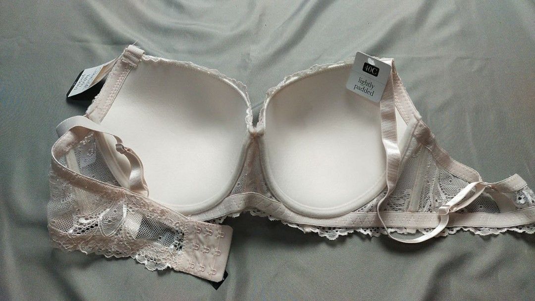 Bra 40c, Women's Fashion, New Undergarments & Loungewear on Carousell