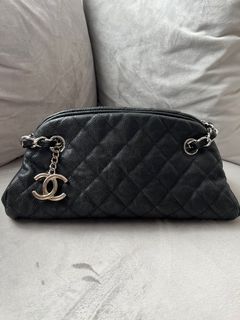 (Category: ) located in . Submitted by cocochanel09 (Listing ID 1221524140, Image 1). Description: .