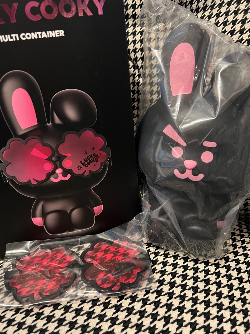 全新韓國限量版-黑色Cooky, 興趣及遊戲, 收藏品及紀念品, 韓流- Carousell