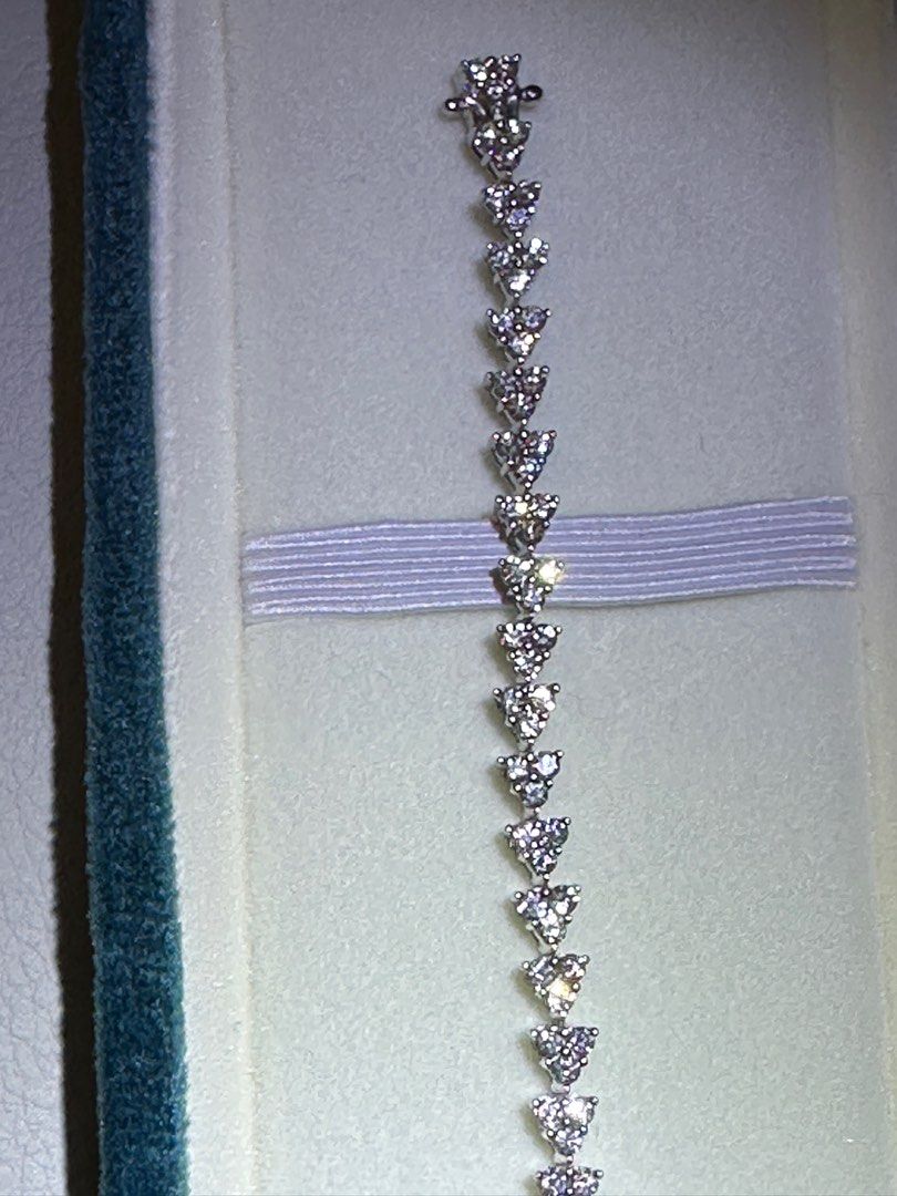 周生生CSS 18K鑽石手鏈, 名牌, 飾物及配件- Carousell