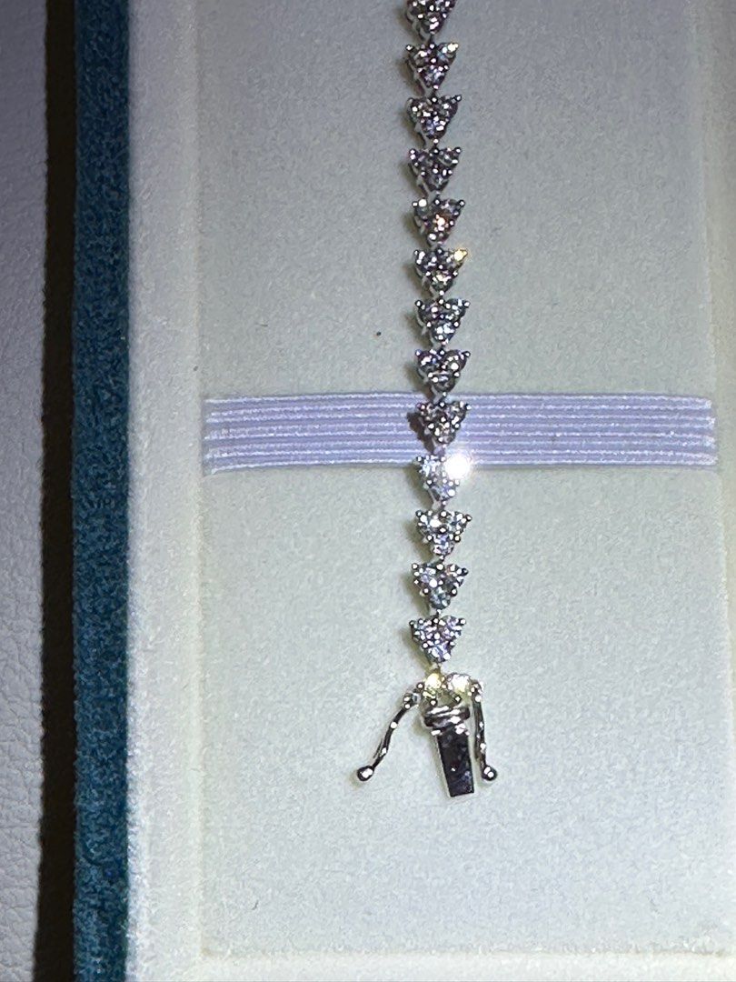 周生生CSS 18K鑽石手鏈, 名牌, 飾物及配件- Carousell