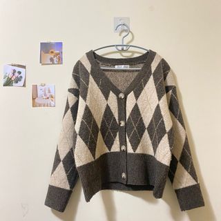 ✨FADO SHOP 雙色菱格紋排扣針織毛衣