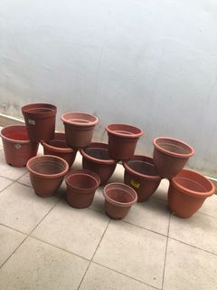 Flower Pots (plastic) x 12 pieces