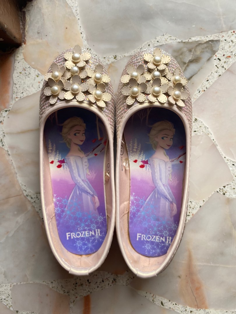 Frozen flats size 31