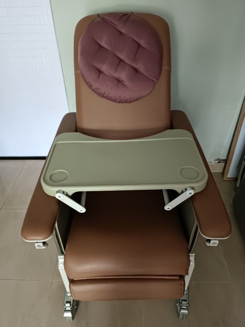 Geriatric Chair movable with Tray, Health & Nutrition, Assistive