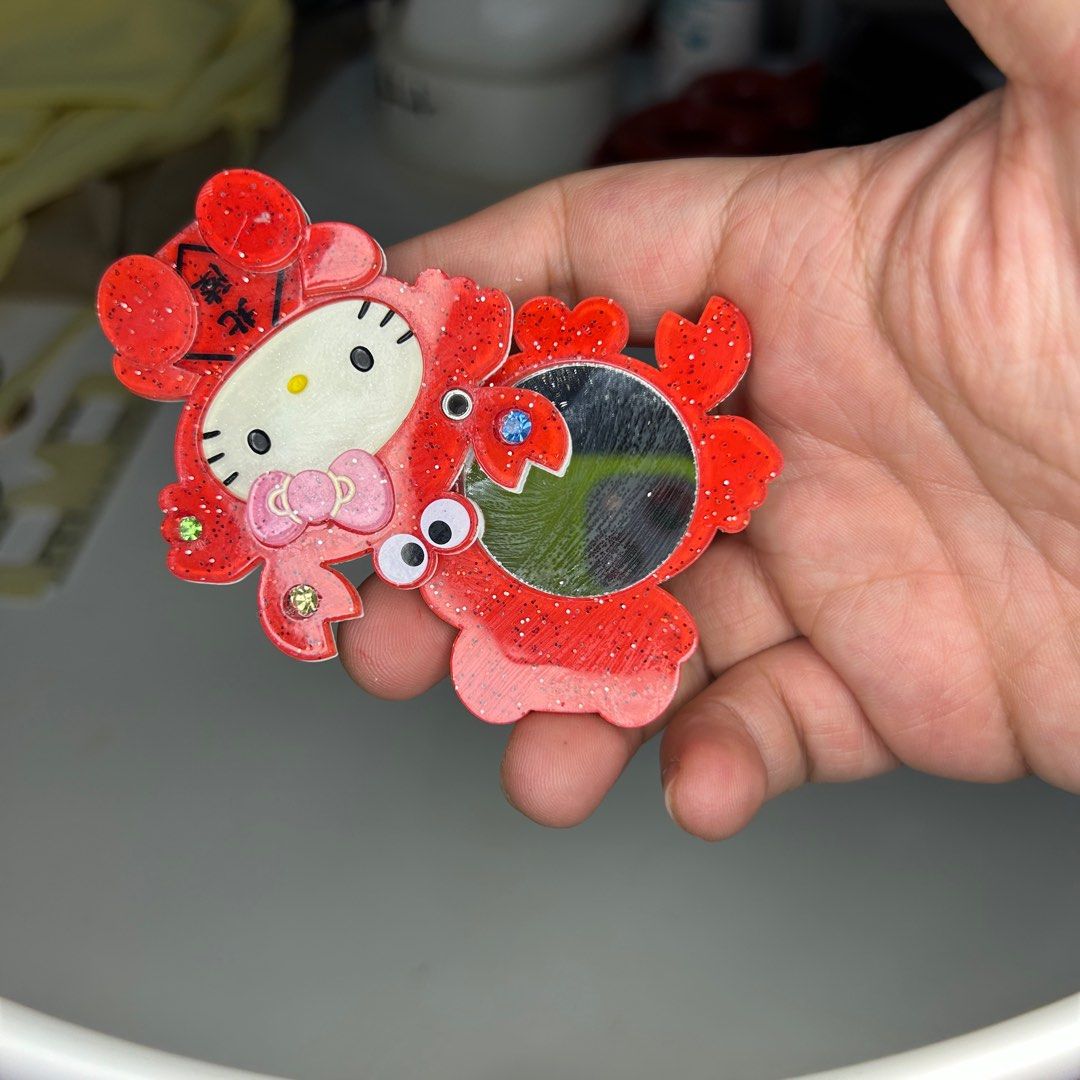 Hello Kitty Mirror toy (Category: Mirrors) located in Davao. Submitted by out.with.the.old (Listing ID 1221482719, Image 3). Description: Condition 7/10 K.