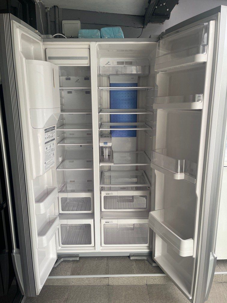 Hitachi SidebySide 2 Door RefrigeratorFreezer RS700GMS, TV & Home