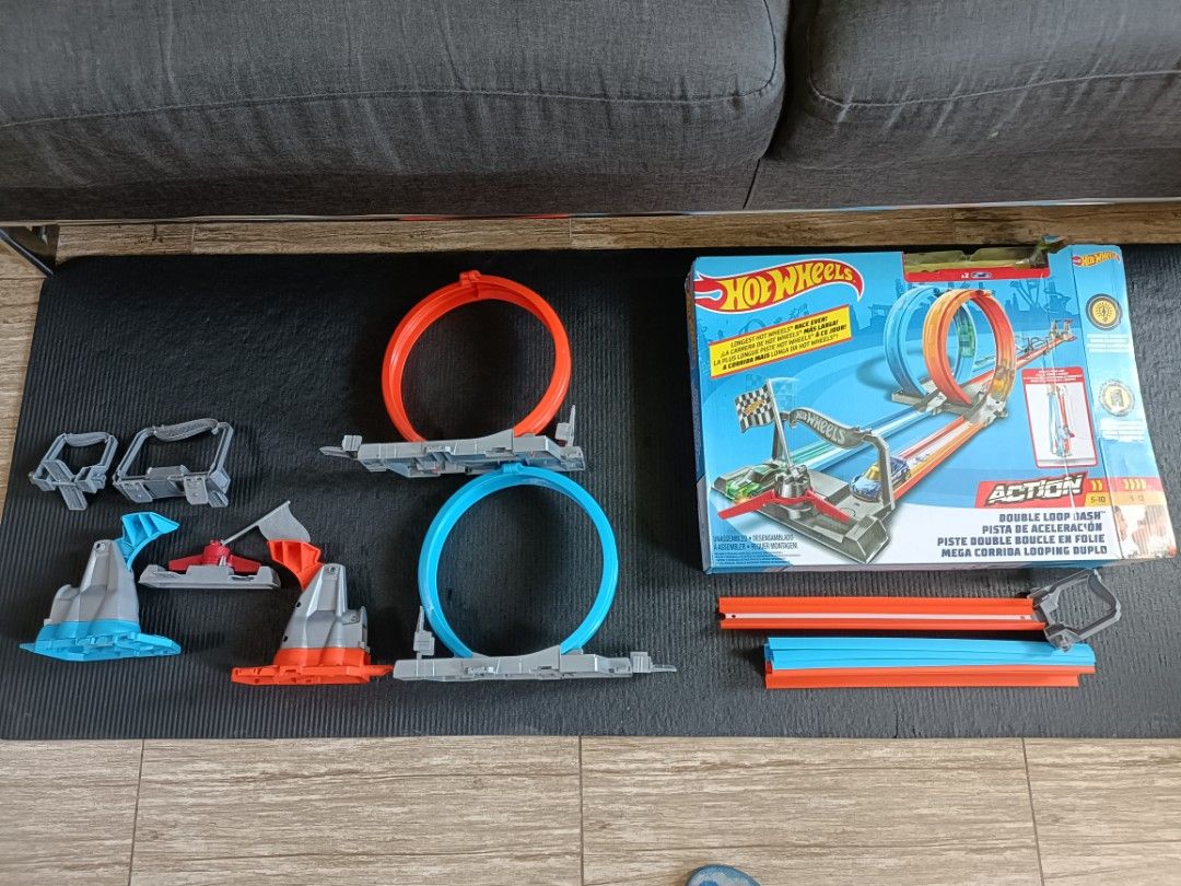Hot Wheels Double Loop Dash (Category: Vehicle & Diecast Models) located in Mandaluyong City. Submitted by nine.eight (Listing ID 1221496682, Image 1). Description: Hot Wheels Double Loop Dash P1.5k (comes complete except for the 2 cars that came with it) RFS: decluttering Condition: 8.5/10 Brand new sells for P2.5k in ToysrUs & Toy Kingdon Contact : 0917-800-0503 via viber Location: Mandaluyong City.
