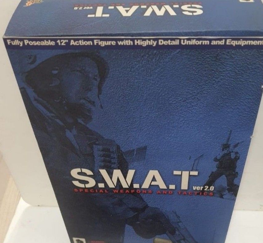 Hottoys 1/6 SWAT Ver 2.0 特警兵, 興趣及遊戲, 玩具& 遊戲類- Carousell