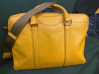 Hugo Boss 黃色公事包