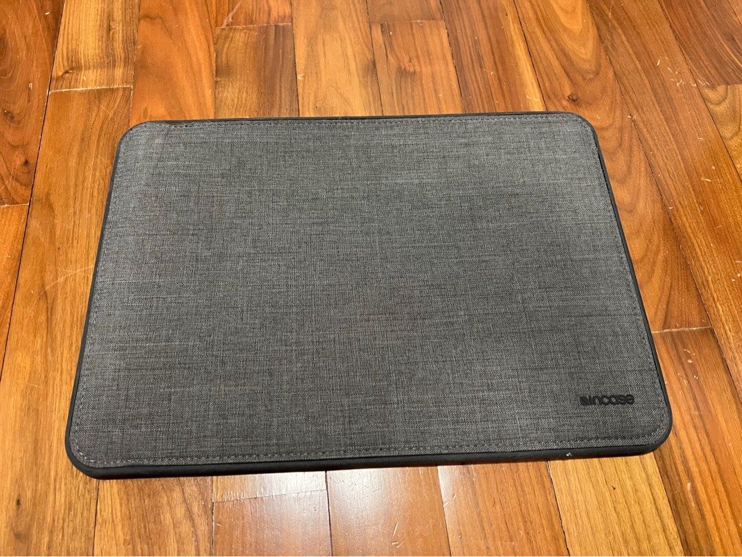Incase icon sleeve macbook pro 15 touch bar discount