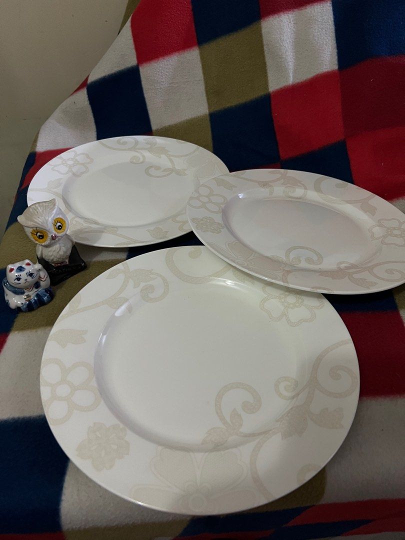 Johnsons Brothers (3pcs) (Category: Dinnerware & Cutlery) located in Mandaluyong City. Submitted by samsami10 (Listing ID 1221632145, Image 1). Description: 10.5 inches plate. .
