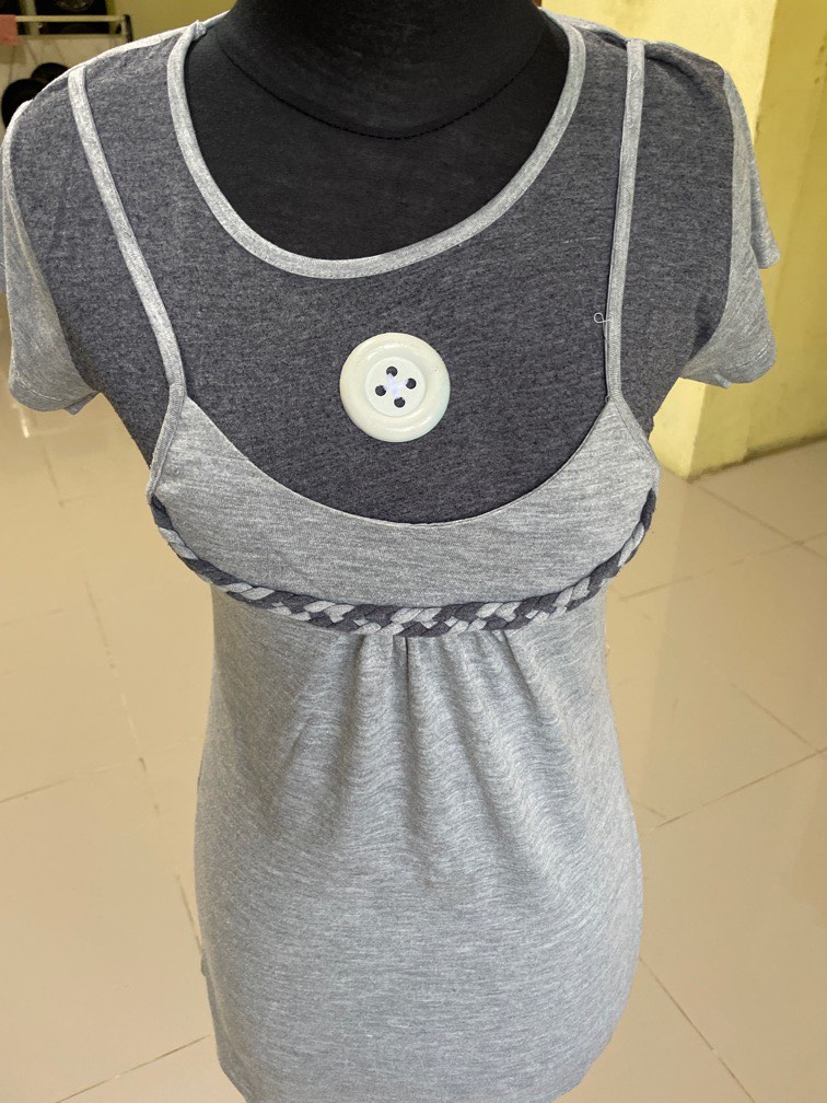 Kaos abu, Fesyen Wanita, Pakaian Wanita, Atasan di Carousell