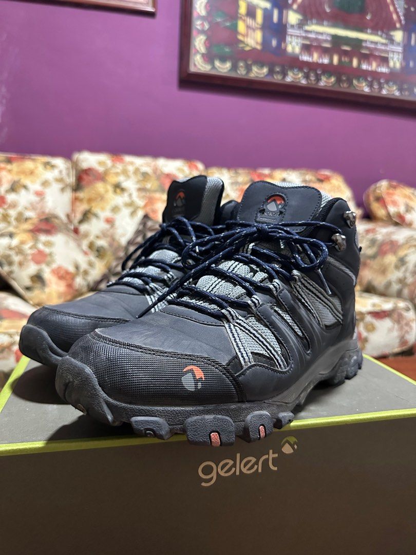 Kasut sales untuk hiking