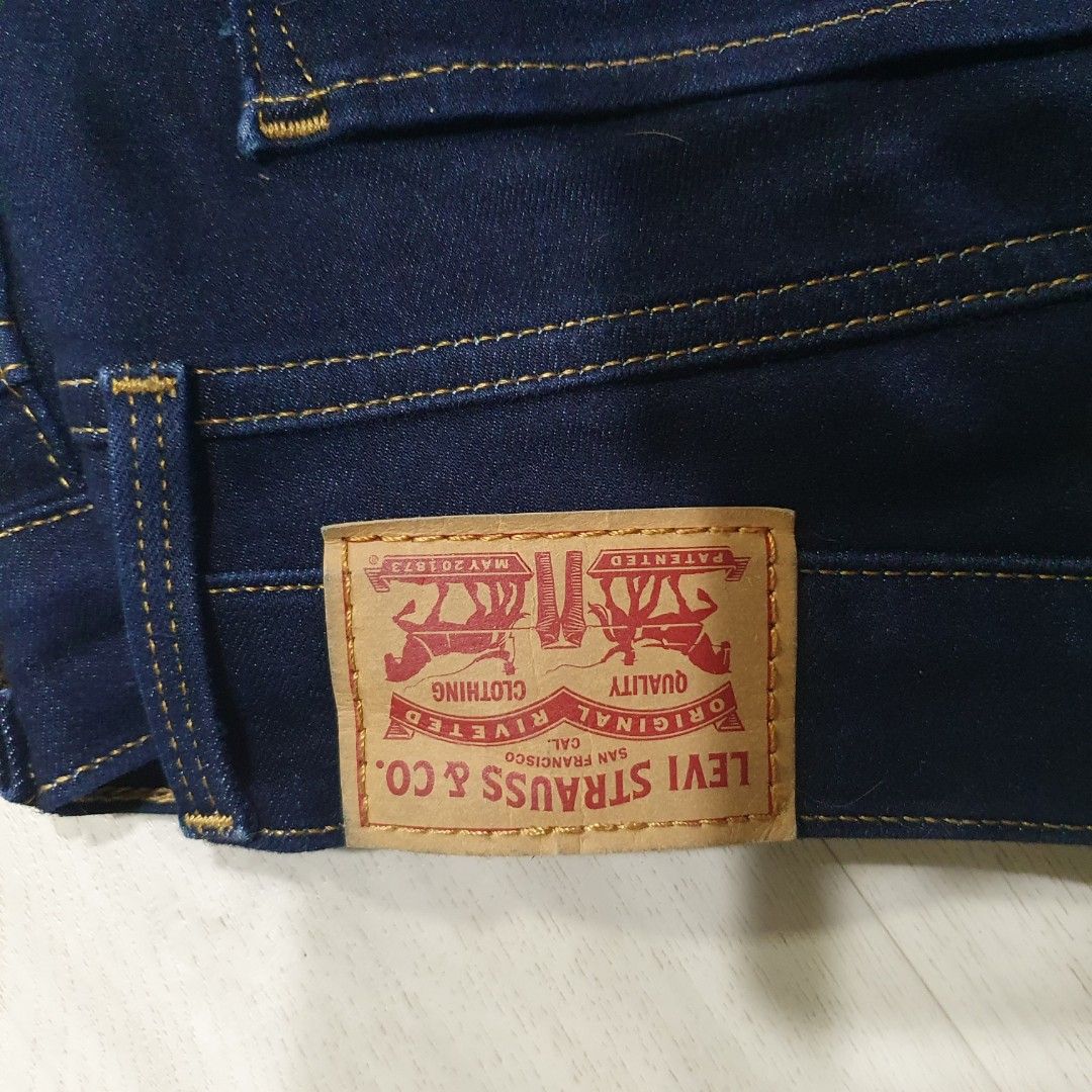 LEVI'S Shaping Straight Size 29 Women, Women's Fashion, Bottoms, Jeans &  Leggings on Carousell