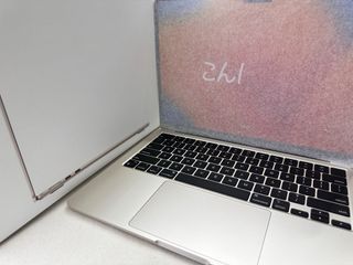 M2 MacBook Air 13.6"512GB 新的一樣 長保