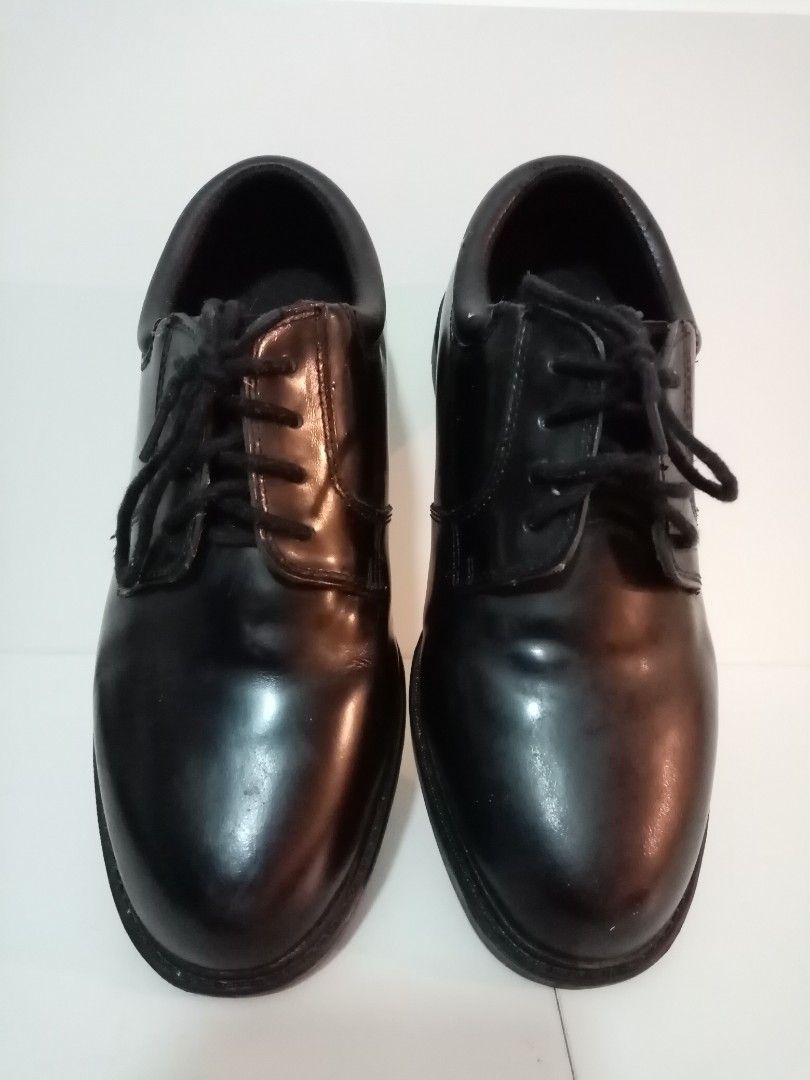 Mens black top shoes size 9