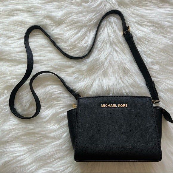 Michael Kors Selma Mini Messenger Bag - Black Mini, Luxury, Bags & Wallets  on Carousell
