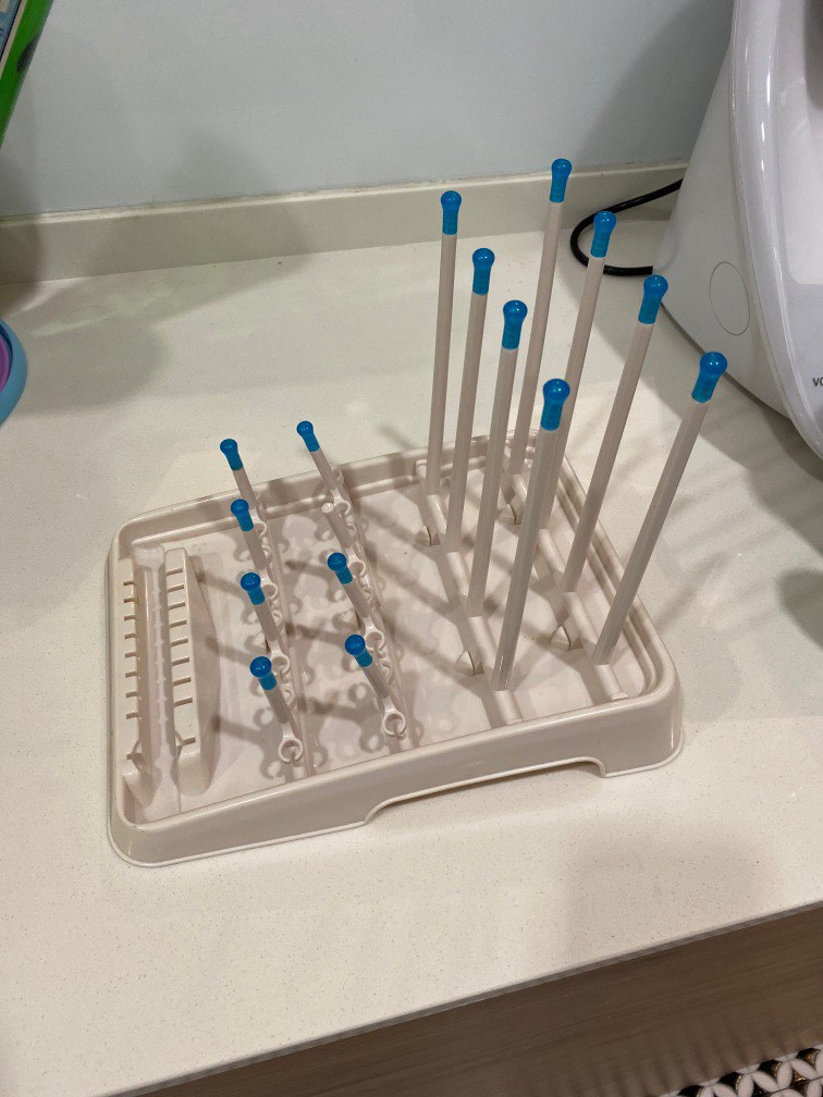 Munchkin bottle drying rack, Babies & Kids, Nursing & Feeding