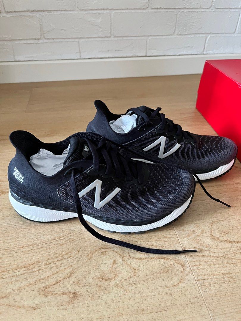 BN New Balance Fresh Foam W860 v11 Women running shoes, Women's Fashion,  Footwear, Sneakers on Carousell