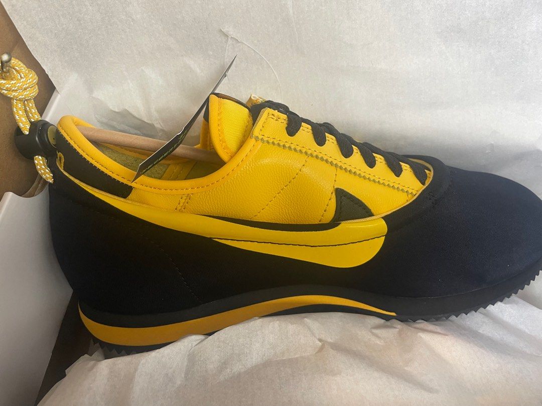 Nike Clotez Yellow Black size 9