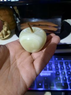 Onyx apple paper weight