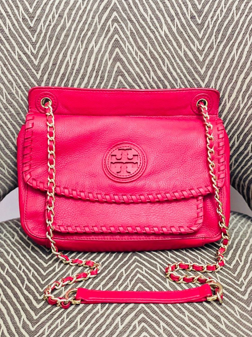 Original Tory Burch Marion 2 way (Category: Luxury Bags & Wallets) located in Valenzuela. Submitted by declutterstuffs0099 (Listing ID 1221550154, Image 1). Description: Pass sa law ballers (barat) Original 💯 Money back Minimal signs of use .