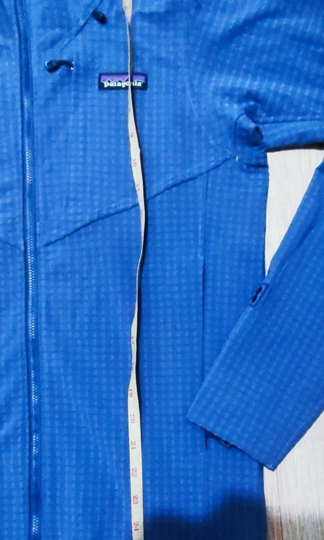 Patagonia (water repellent), Men's Fashion, Activewear on Carousell