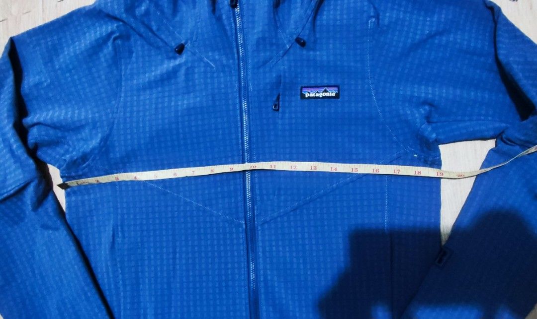 Patagonia (water repellent), Men's Fashion, Activewear on Carousell