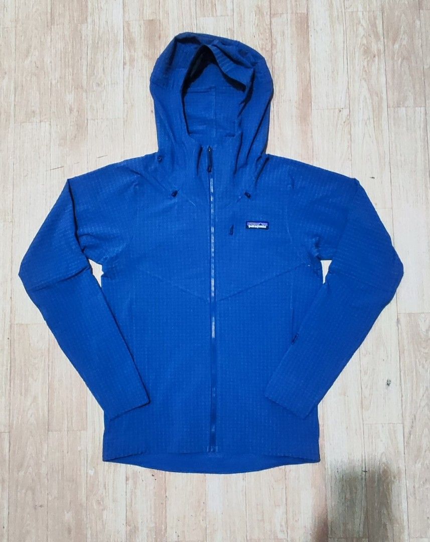 Patagonia (water repellent), Men's Fashion, Activewear on Carousell
