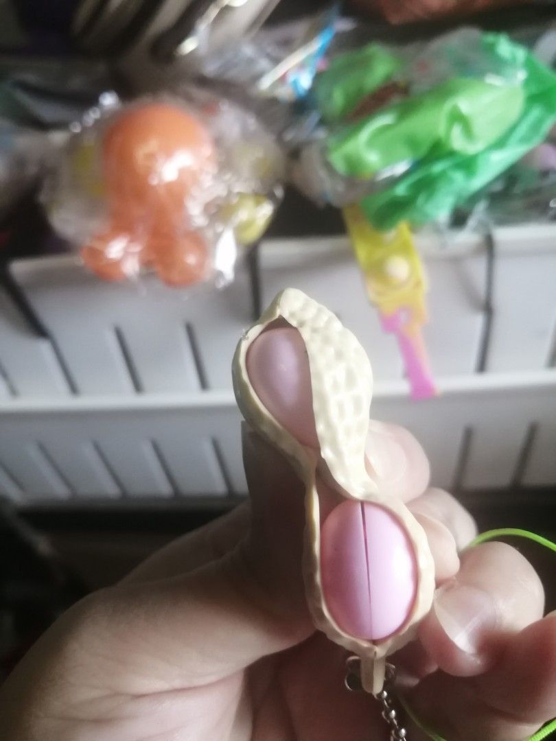 Peanut pop it figet toy (Category: Interactive Toys) located in Singapore. Submitted by querelle (Listing ID 1221530690, Image 3). Description: Mailing 70c more Multiple pieces avail.