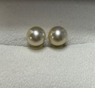 Special price :Light gold Akoya saltwater pearl g18k gold earrings