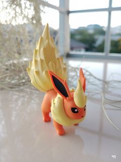 Takara Tomy Pokémon Moncolle Flareon figure toy