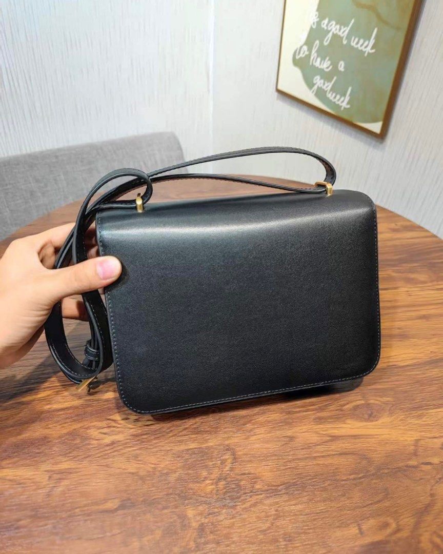 Tory Burch Eleanor Bag (Category: Luxury Bags & Wallets) located in Rizal. Submitted by LuxbyMarifrance (Listing ID 1221480336, Image 3). Description: 🏷️ 4,000 only+ SF 👜 T Eleanor Bag 📏 6.4” (16.3cm); length: 9.3” (23.5cm) 📌 with tag, dust bag, paper bag ✨All trademarks, logos and brand names are reserved and property of the original brand owners. #toryburchbagph #toryburchbagphilippines #authentic #factoryoutlet #LuxbyMarifrance #luxbagforl