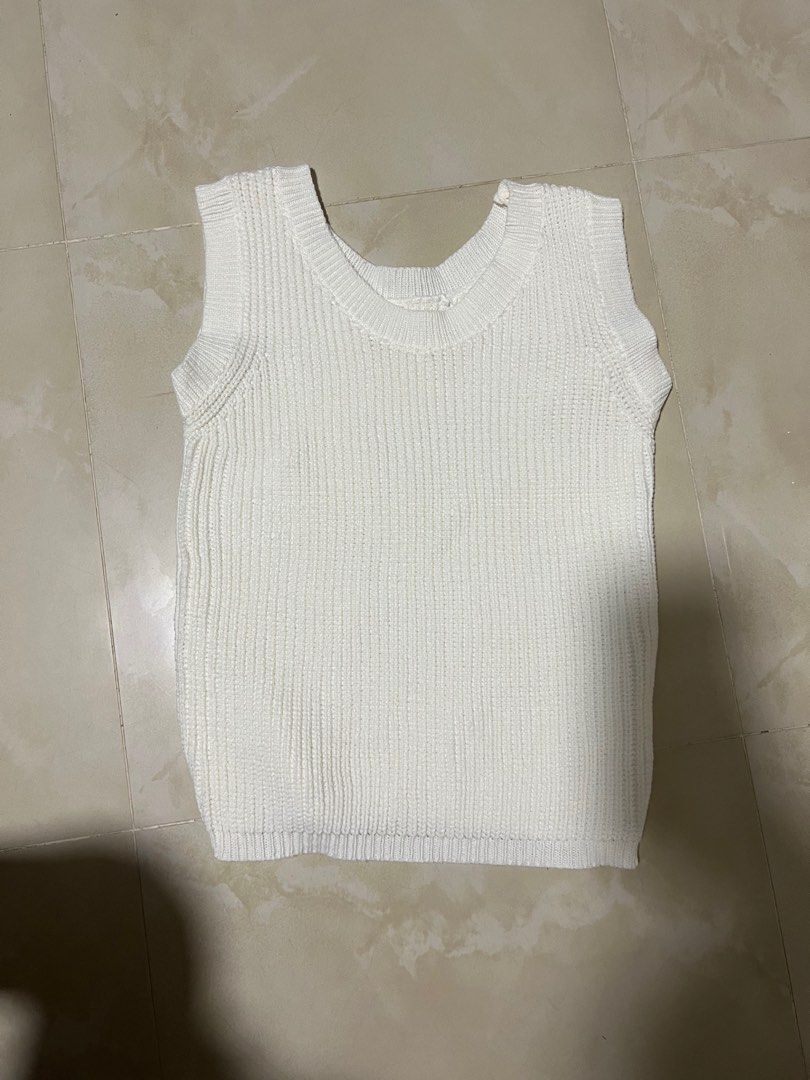 White knitted vest Women s Fashion Tops Other Tops on Carousell