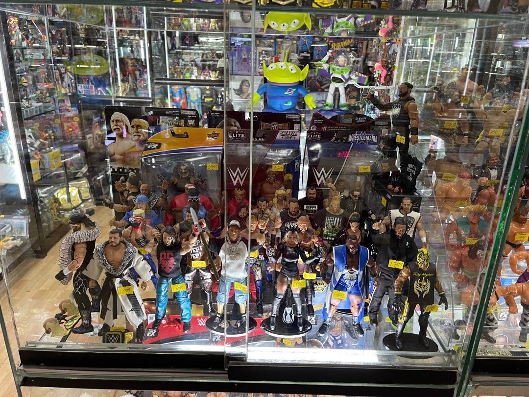 Wwe figures on sale and accessories