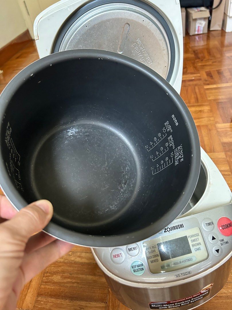 Zojirushi rice cooker NSTGQ18, TV & Home Appliances, Kitchen