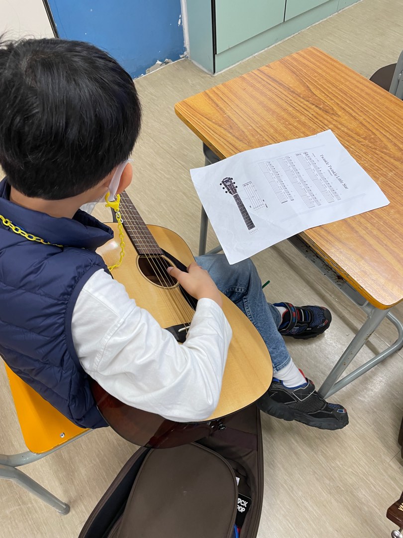 Electric / Acoustic Guitar / Hawaiian Ukulele BB Class Private Lessons62859982390529111
