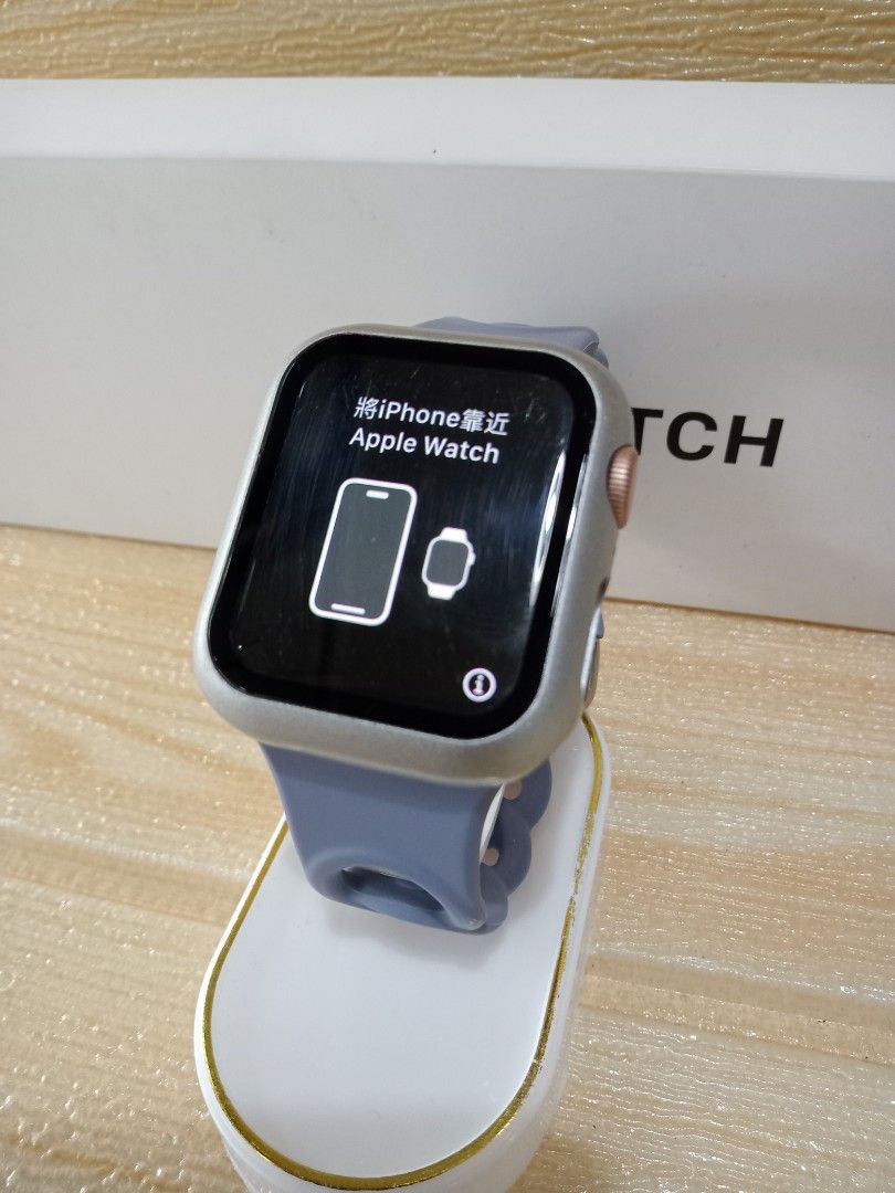 Apple Watch A2351 Smartwatch Series SE 40mm GPS With Charger Box