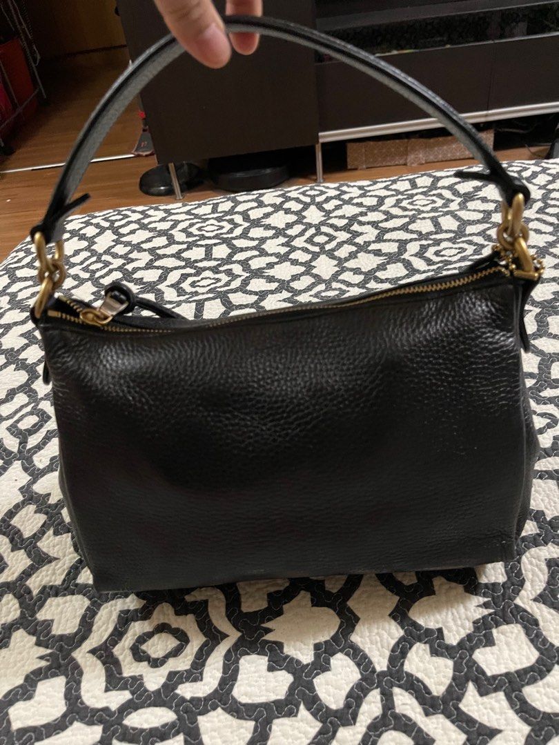 Coach soft pebble leather shay 2025 crossbody